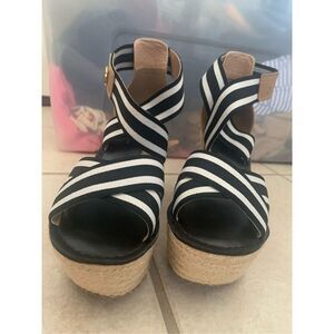 Tommy Hilfiger Womens Theia Espadrille Wedge Sandal Tan Black White